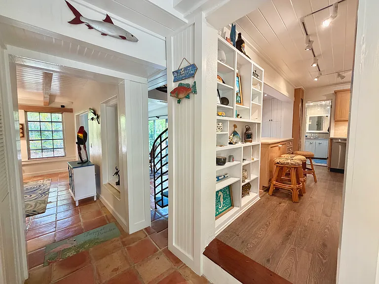 111 N Bay Harbor Dr — Photo 31