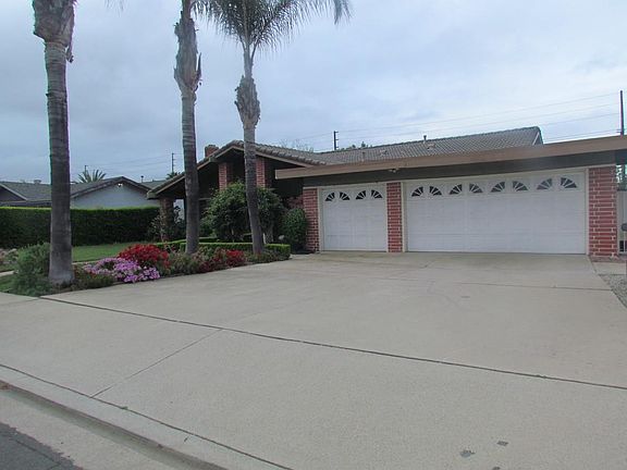 3rd image of 1336 Dahlia Cir