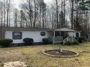 11379 Lee Rd, Saluda, VA 23149