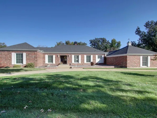 2411 Country Club Dr N, Quincy, IL 62301