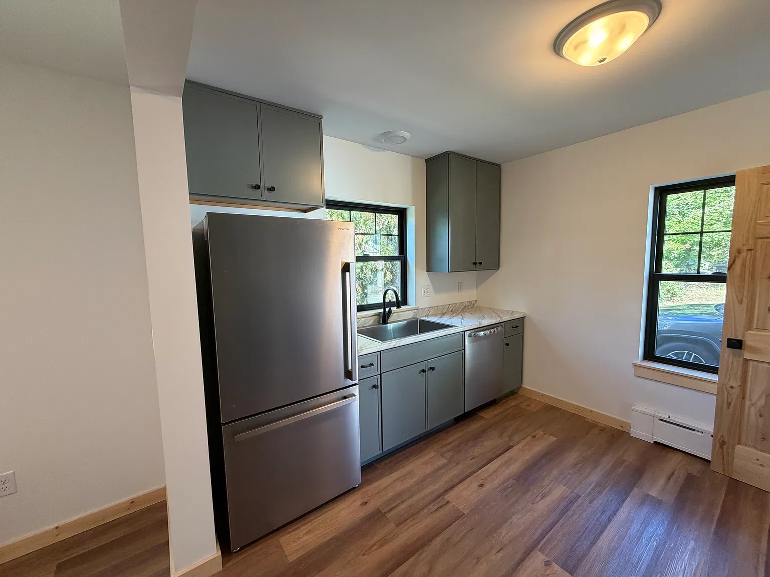 3 bed, 1080 sqft, $1,995 — Photo 4