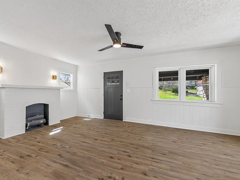 2711 Elmwood Ave — Photo 19