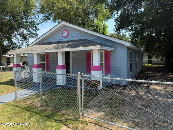 2010 Cherry St, Columbus, MS 39701