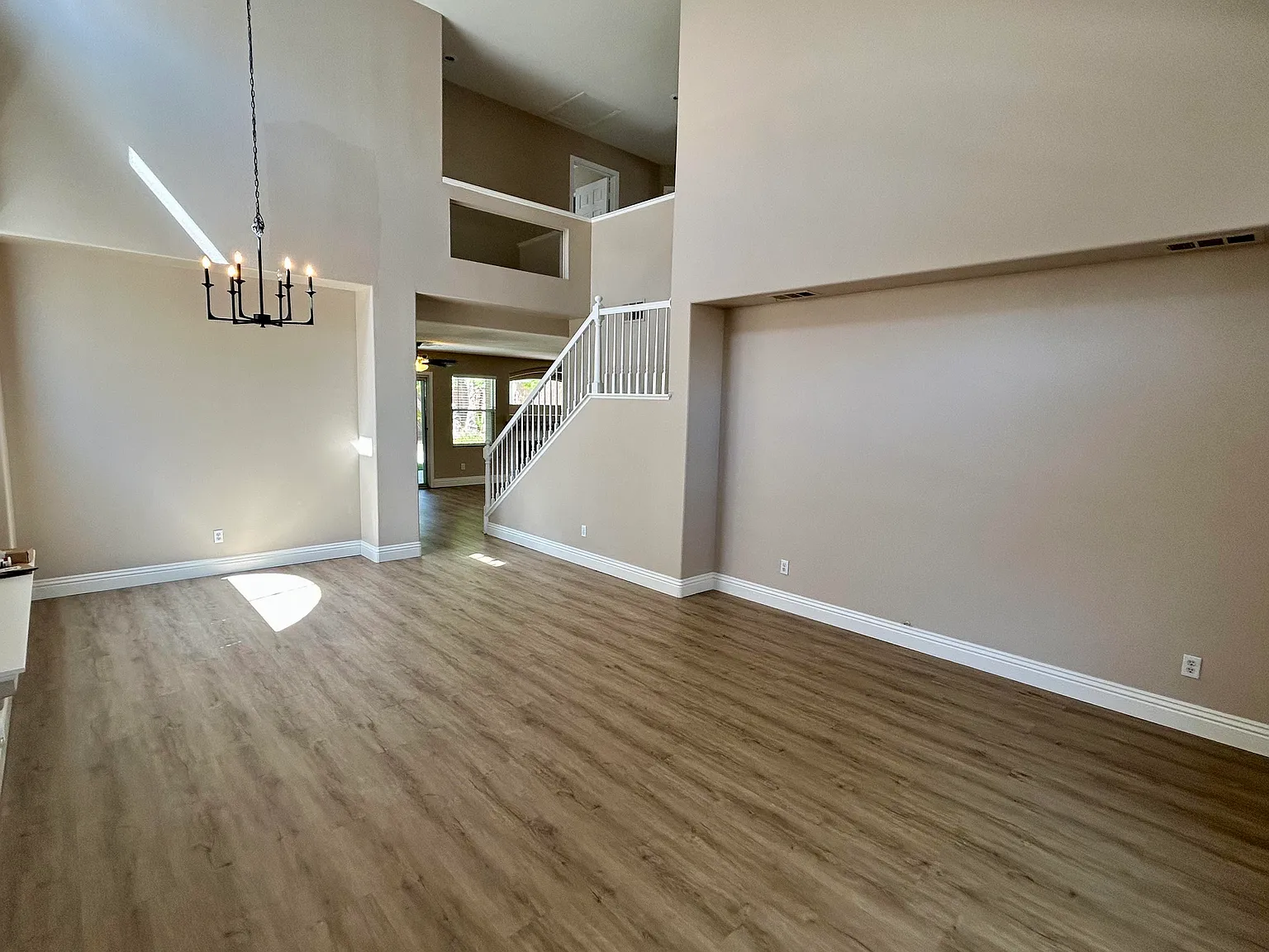 4 bed, 2.5 bath, 2110 sqft, $2,600 — Photo 3
