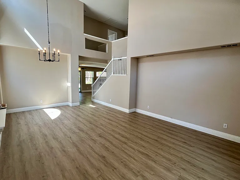 10409 Mountain Lodge Pl — Photo 3