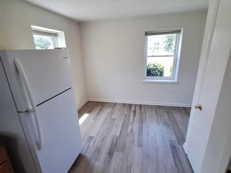 Charlotte Place Apartments — Photo 37