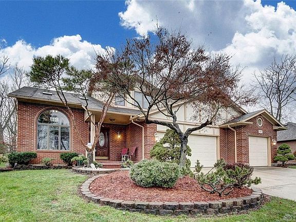 2nd image of 390 Woodland Meadows Dr