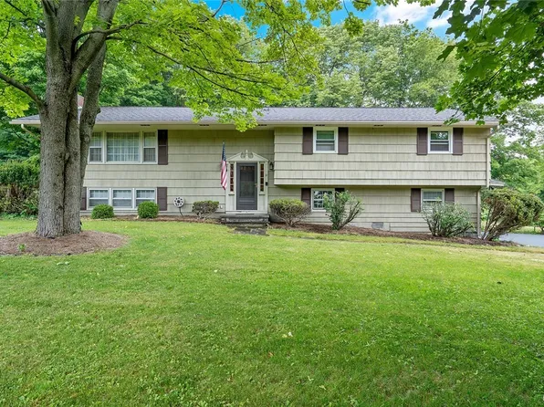 21 Edgewood Pkwy, Fayetteville, NY 13066