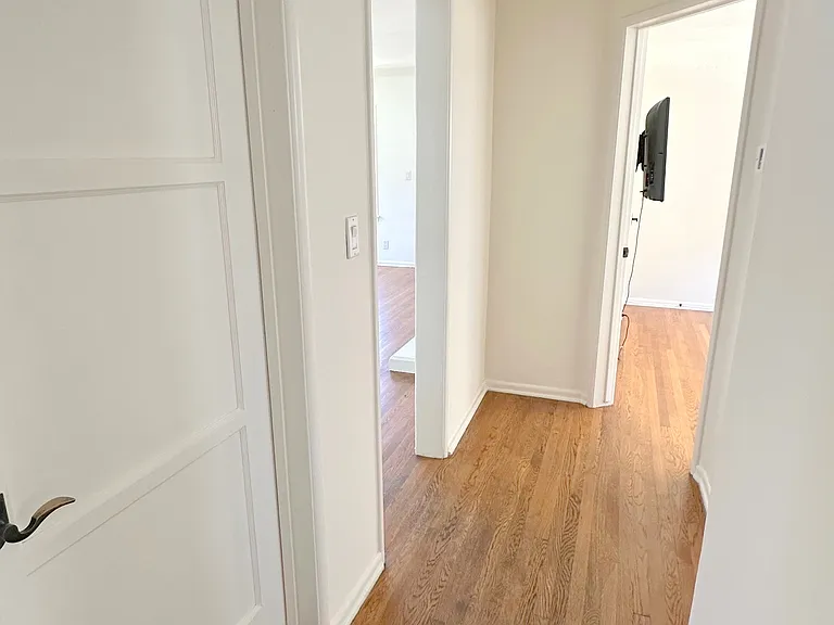 14722 Addison St — Photo 15