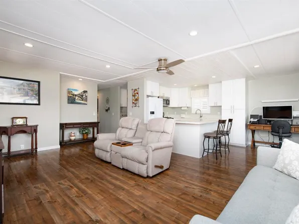 129 Brookside Ln, Oceanside, CA 92056