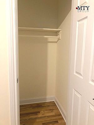 4th image of 2808 Crescent St #9
