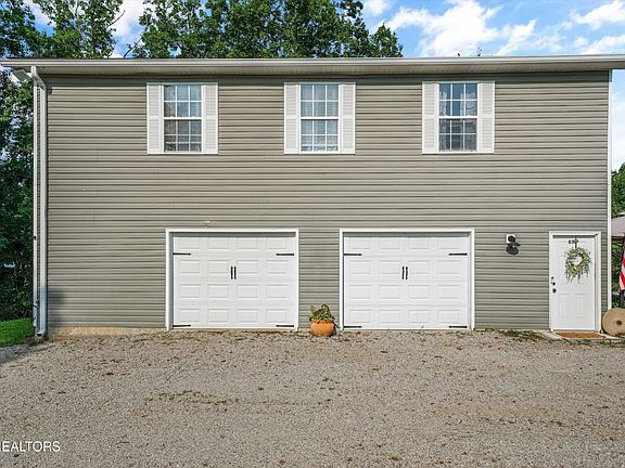 2nd image of 834 Walker Rd