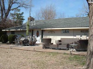 1 NW Highland Cir, Medicine Lodge, KS 67104