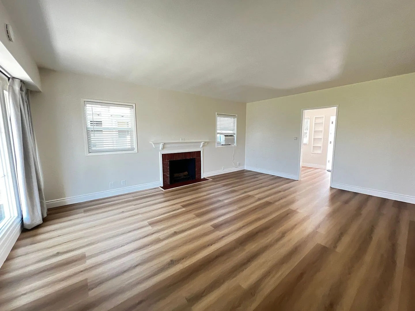 2 Bedroom 1 Bath Duplex for Rent in Montebello with 1 Car Garage — Photo 4
