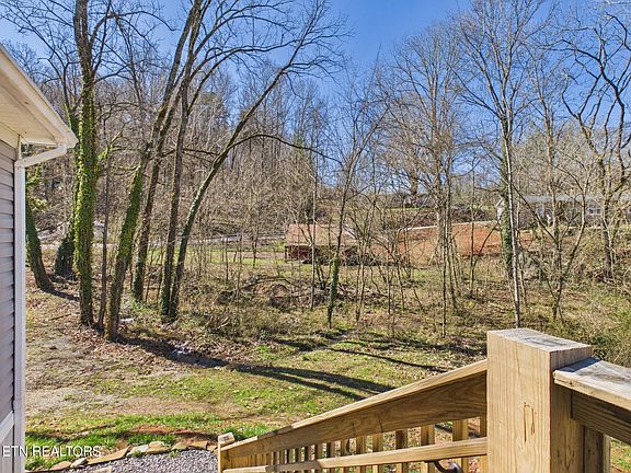 4th image of 736 Mahoney Rd