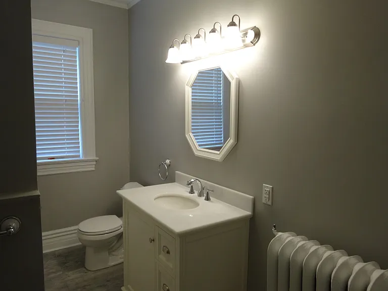 220 Graham St — Photo 31
