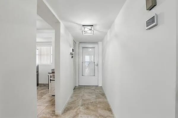 2 bed, 2.0 bath, 1040 sqft, $3,200 — Photo 3