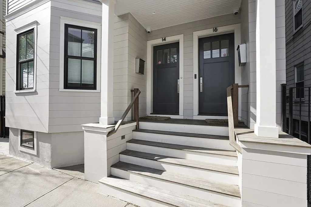 3 bed, 3.0 bath, 1644 sqft, $5,300 — Photo 1