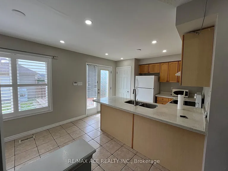46 Gas Lamp Ln — Photo 5