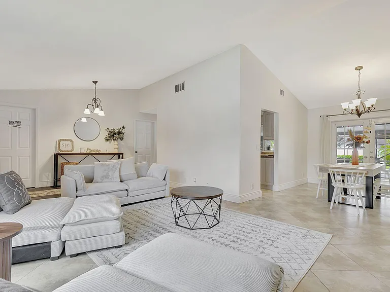 1104 Jackpine St #SEASON FURNISHED R — Photo 34