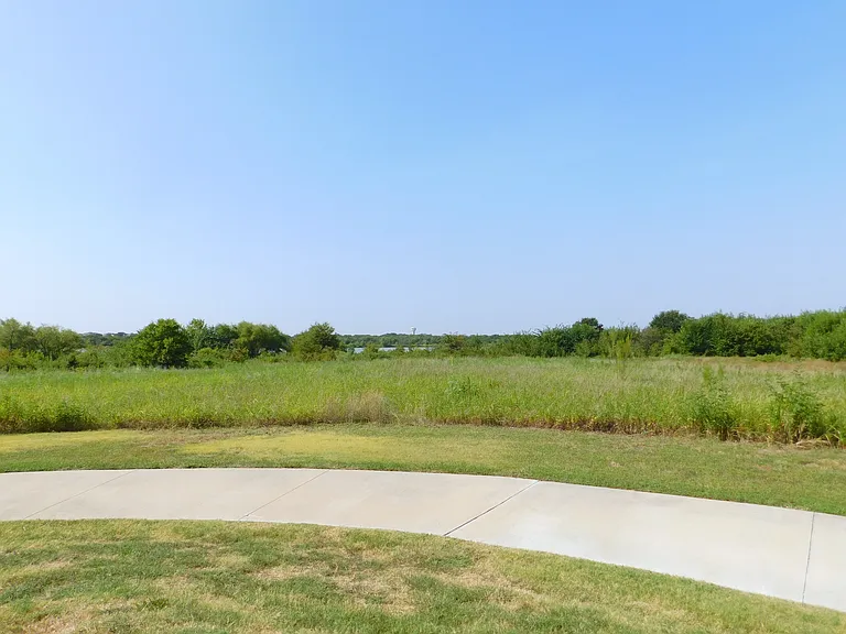 1704 Serra Dr — Photo 35