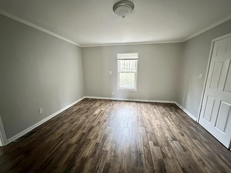1076 Green St — Photo 6