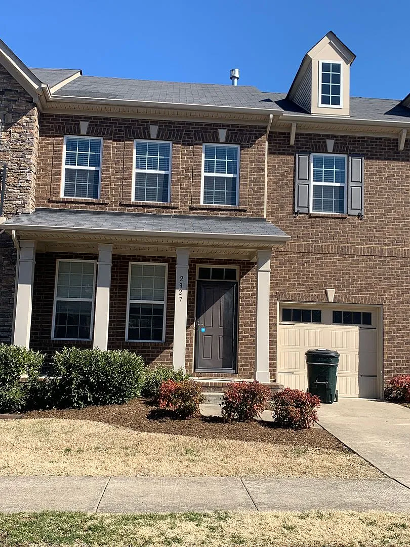 West Nashville, Traemoor Village Townhome — Photo 1