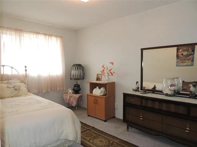 863 Sheppard Street — Photo 2