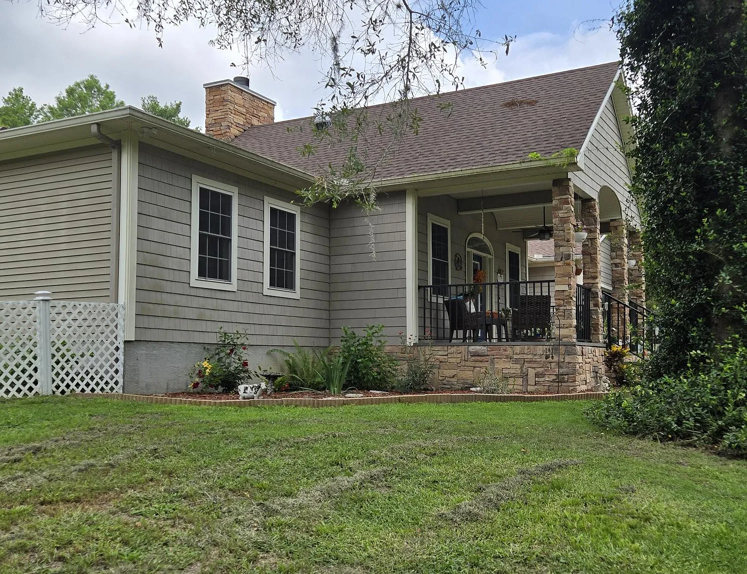 5 bed, 2560 sqft, $2,800 — Photo 2