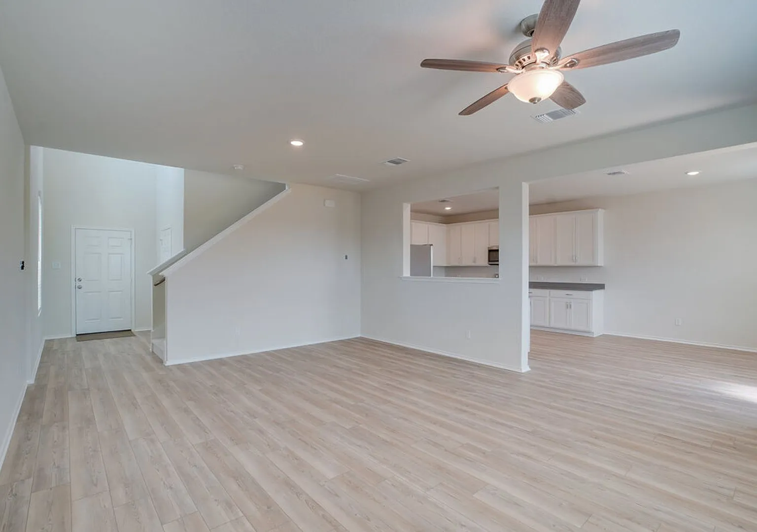 1109 Paradise Canyon Drive, Jarrell, TX 76537 — Photo 4