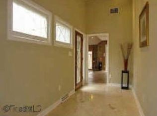 3 Henderson Ct, Greensboro, NC 27410