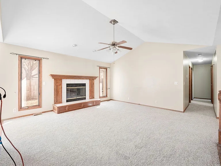 1814 N Redbarn Ln — Photo 4