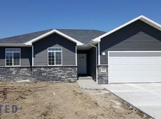 1918 Missouri View Ln, South Sioux City, NE 68776
