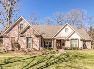 200 Bellewood Dr, Clinton, MS 39056