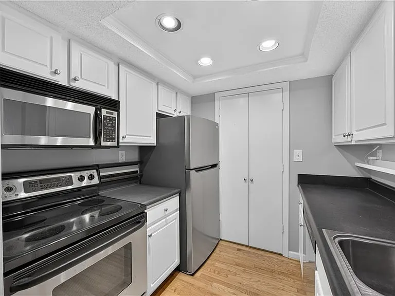 1021 Chastain Park Ct NE — Photo 6