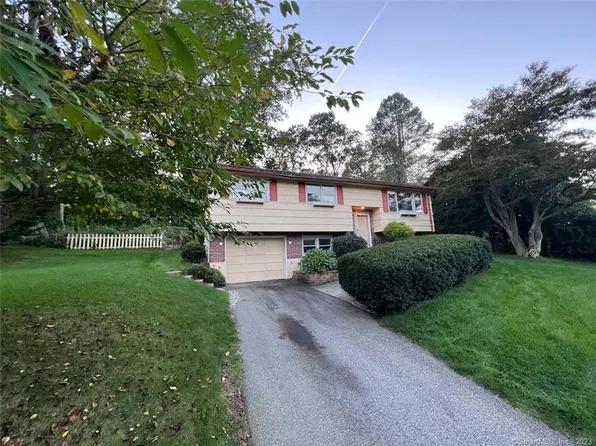 83 Holly Hill Drive, Montville, CT 06382