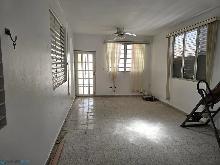 0 Calle 1 — Photo 17
