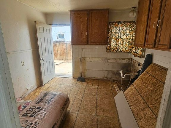 5th image of 1312 Hinkle St