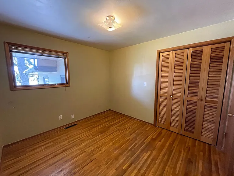 5630 N Greenwood Blvd — Photo 12