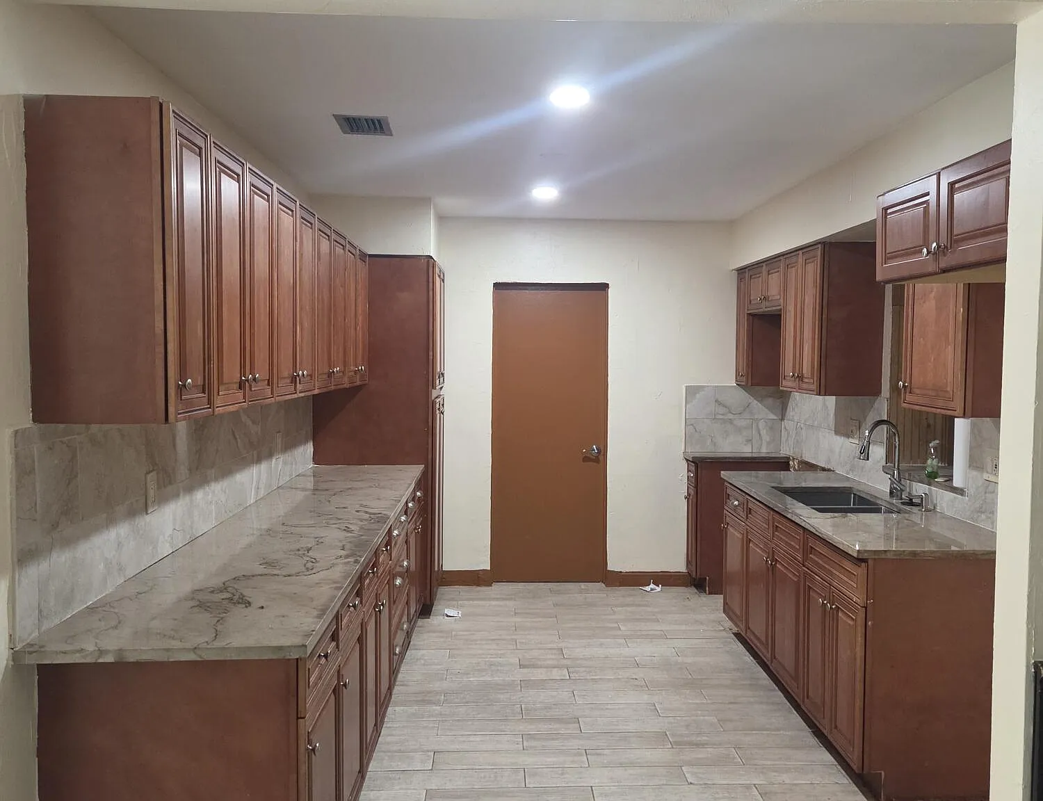 4 bed, 2.0 bath, 2193 sqft, $3,400 — Photo 3