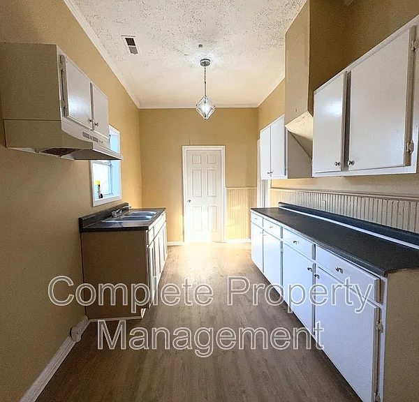 2123 Arlington Ave — Photo 3