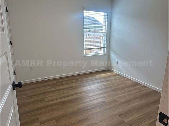 3rd image of 1833 Porter St