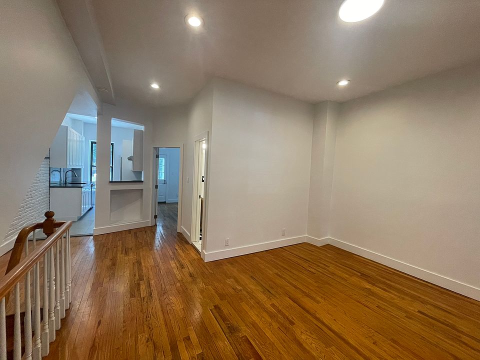 1st image of 444 16th St #1