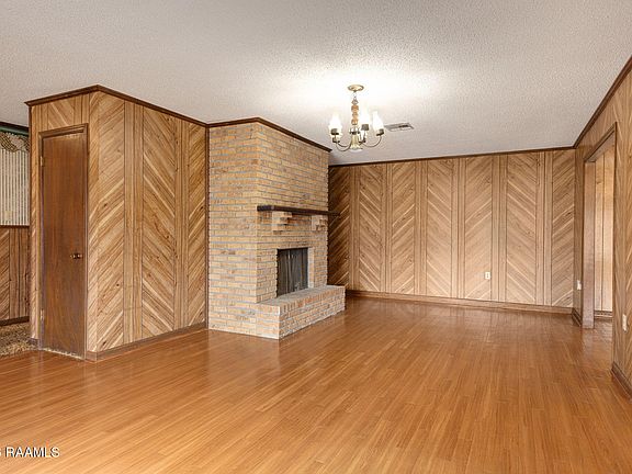 4th image of 266 Meadow Cir