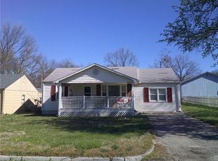 306 E Osage St, Paola, KS 66071