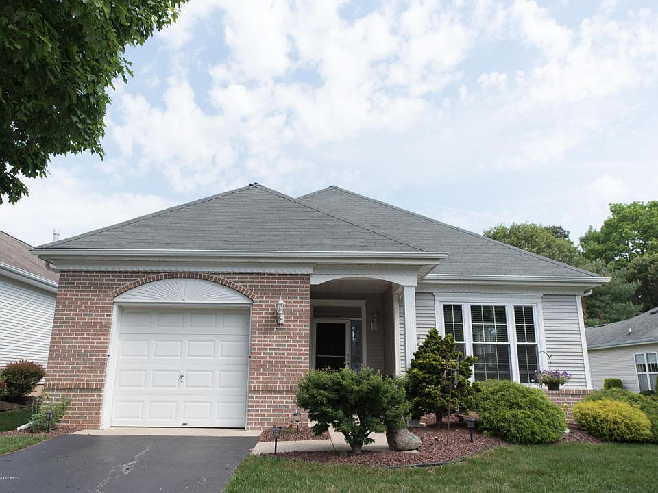 1st image of 18 Goldensprings Dr