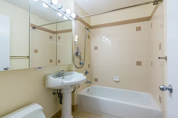 Sold by Modern Spaces | media 8