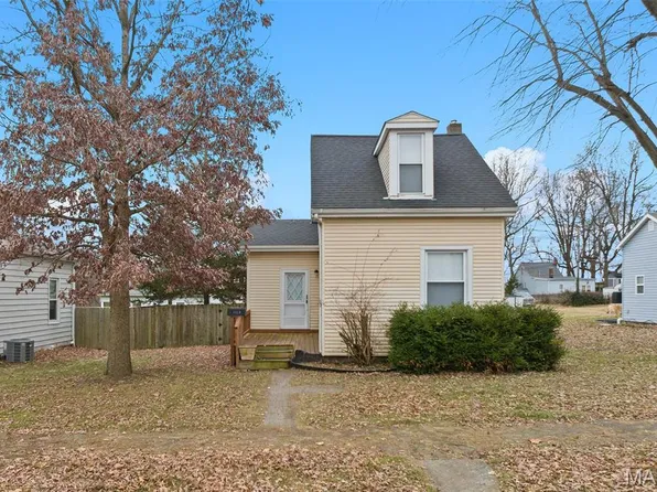 1114 La Salle St, Belleville, IL 62221