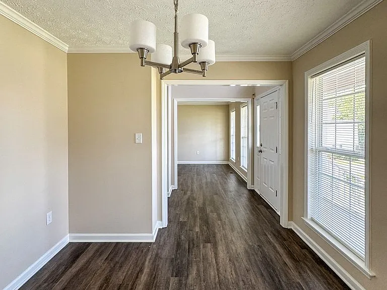 800 Connaly Dr — Photo 8