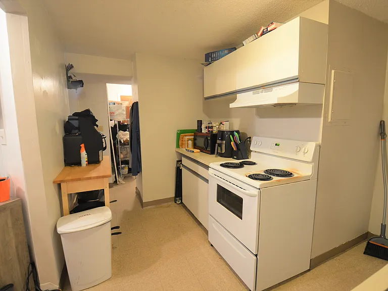 21 Kinross Rd #1 — Photo 5